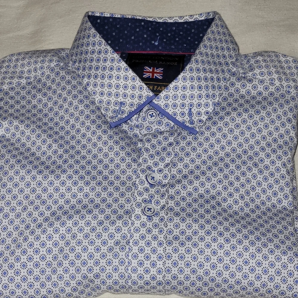 Guide London button down. - Picture 2 of 10